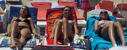 chicasinthesun.jpg